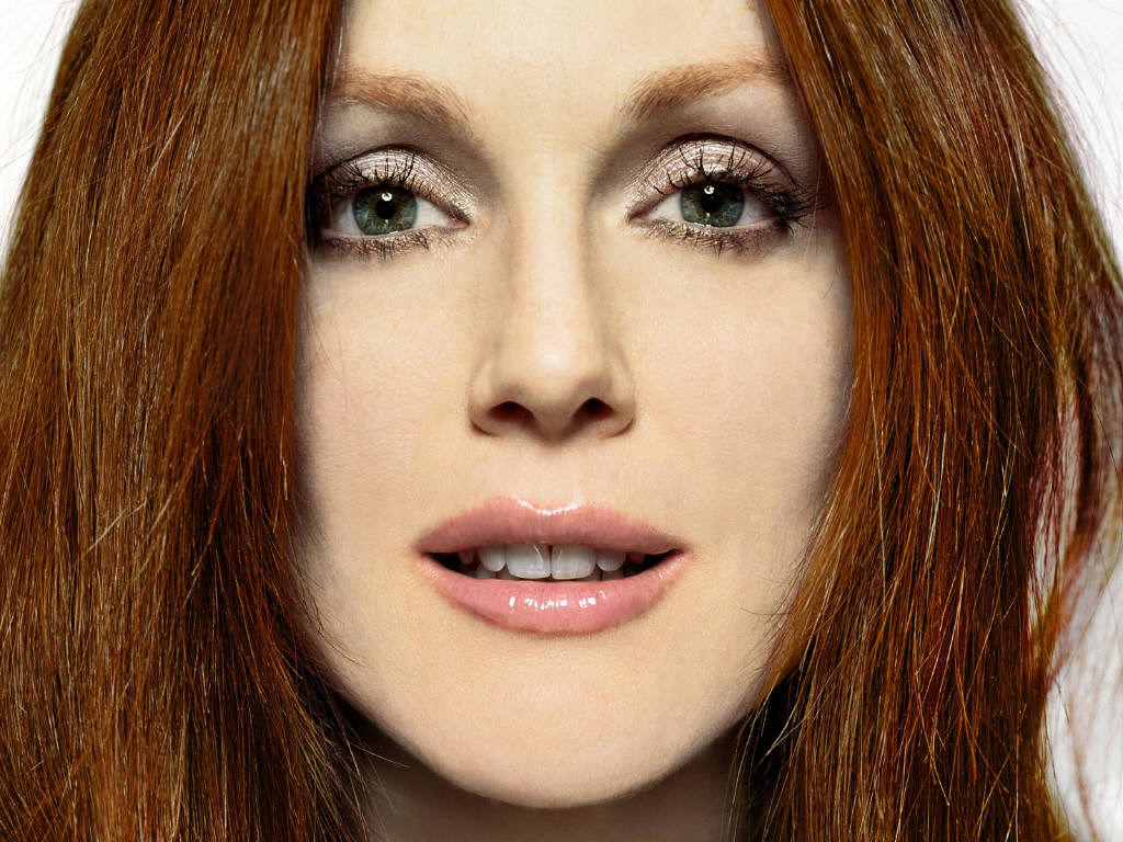 Julianne Moore Sexy Wallpaper Images